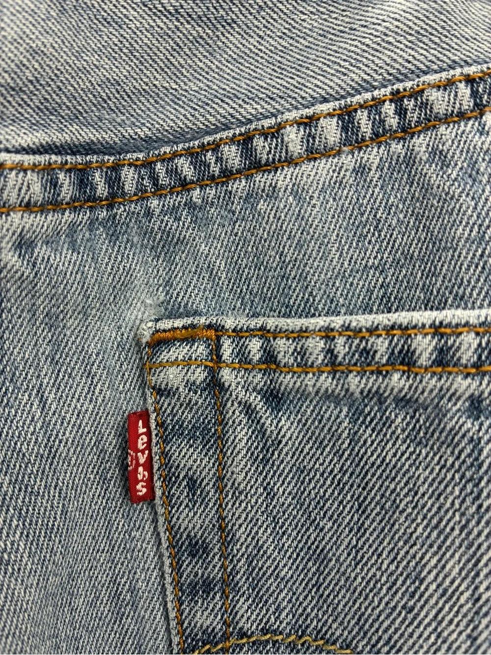 Levi’s Vintage 90s Men’s 501 Distressed Denim Jeans Button Fly Broken-In 35x29